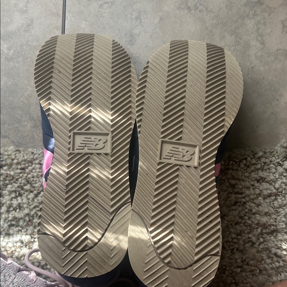 New Balance Dark Blue and Pink Casual Shoes - Picture 3 of 4
